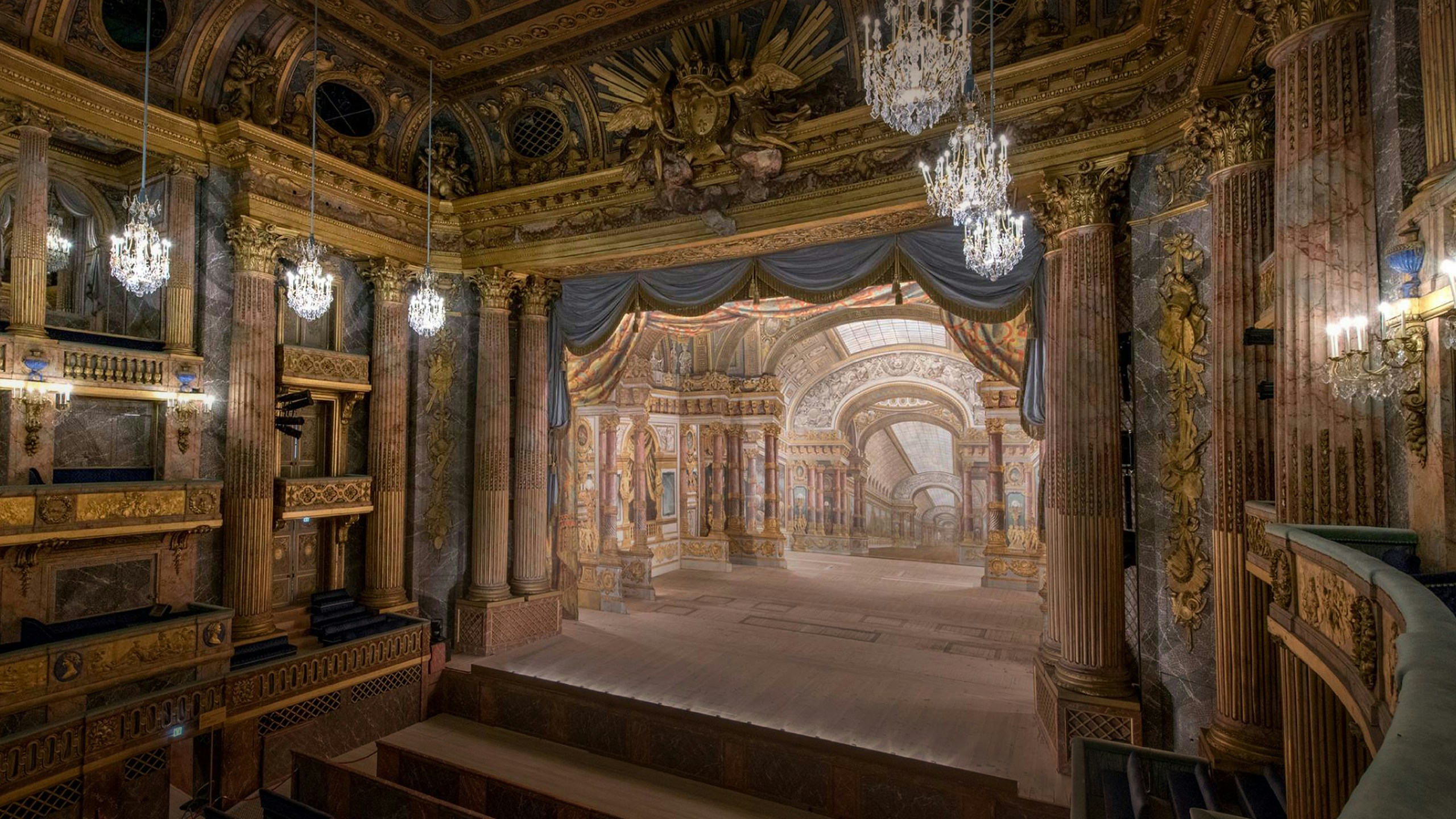 Оперный мир дворцовых сцен: летопись аутентичных постановок