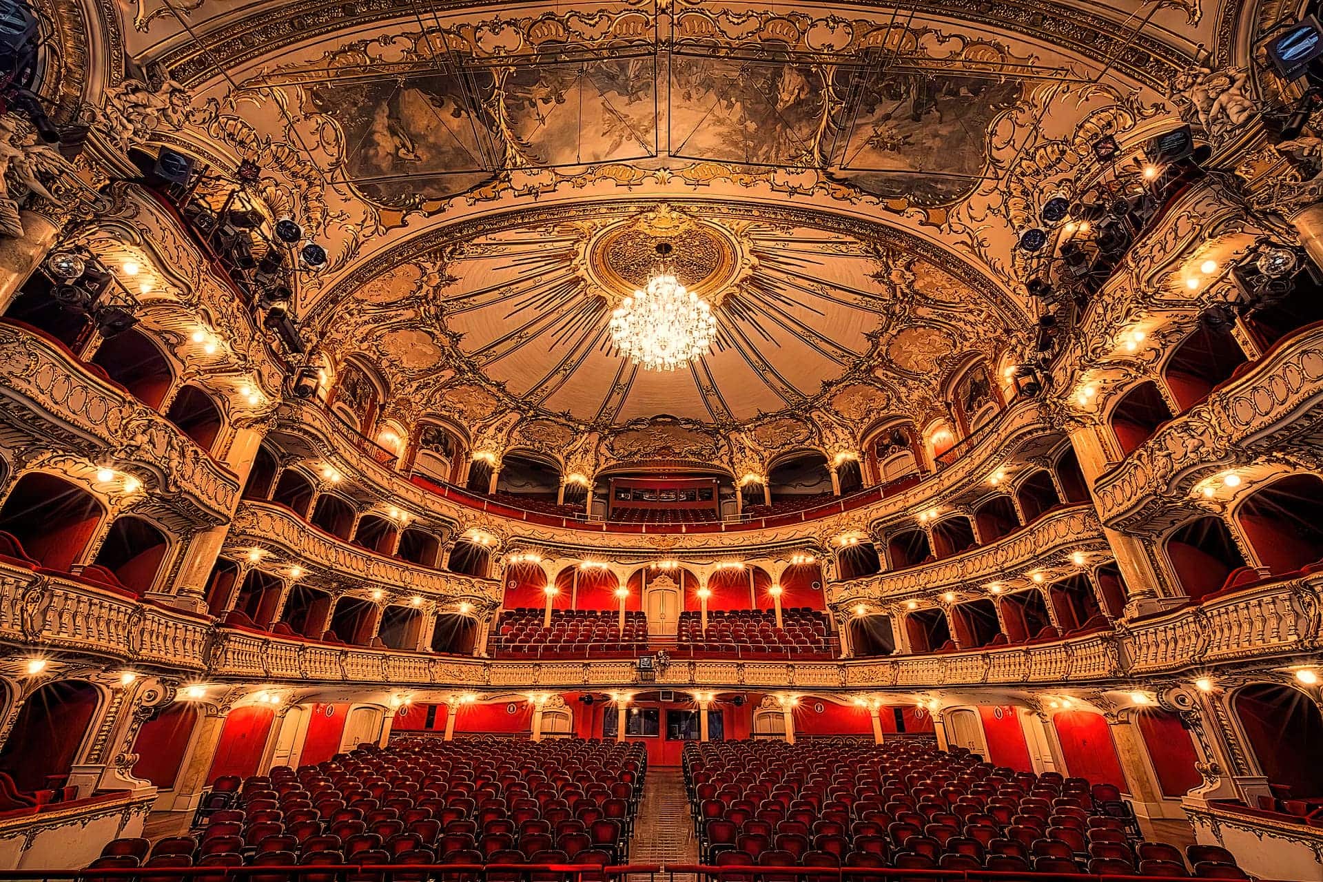 Искусство организации зрительского пространства в исторических дворцах: эволюция комфорта и дизайна - 4